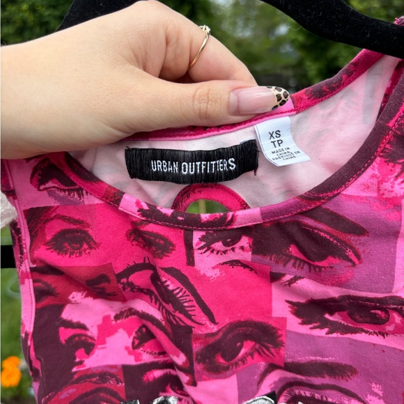 Cute open back crop top - Picture 4 of 4